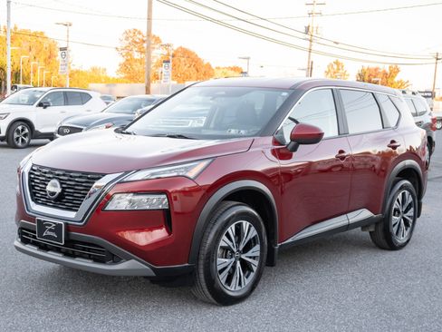 Used 2023 Nissan Rogue SV image 6