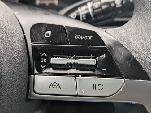 Used 2022 Hyundai Elantra SEL image 13