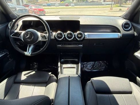 Used 2025 Mercedes-Benz GLB 250 4MATIC image 15