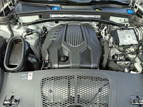 Used 2025 Porsche Macan image 33