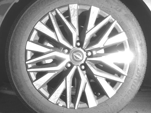 Used 2025 Nissan Altima 2.5 SV FWD image 12