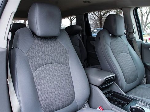 Used 2016 Chevrolet Traverse LT w/ Style and Technology Package image 27