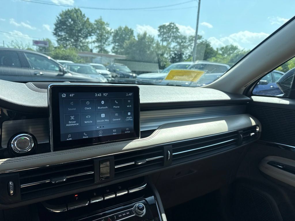 Used 2021 Lincoln Corsair AWD w/ Premium Package image 9