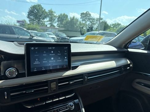 Used 2021 Lincoln Corsair AWD w/ Premium Package image 9