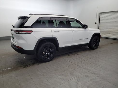 Used 2023 Jeep Grand Cherokee Altitude image 10