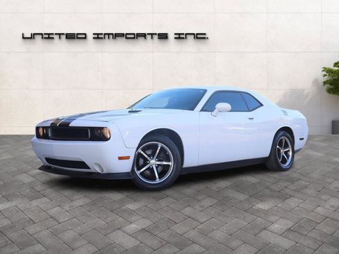 Used 2011 Dodge Challenger SE image 1