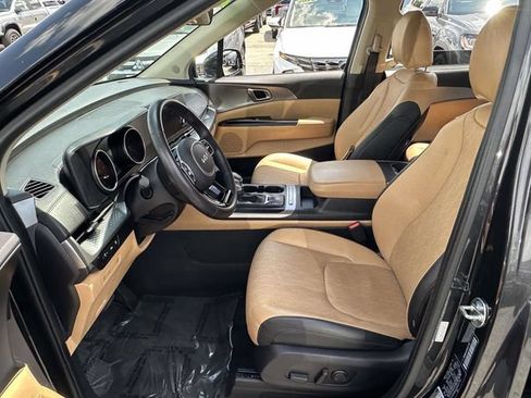Used 2024 Kia Carnival LX FWD image 17