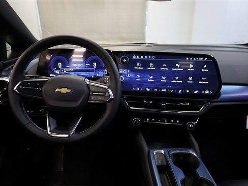 New 2026 Chevrolet Equinox EV LT image 10