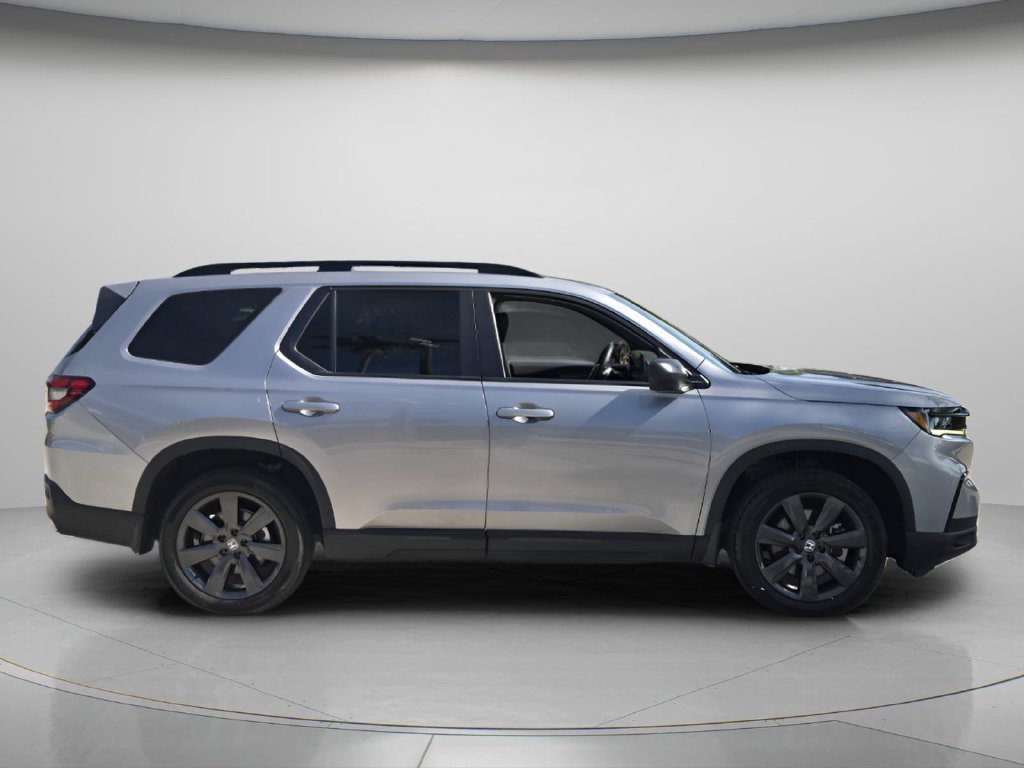 Used 2025 Honda Pilot Sport image 3