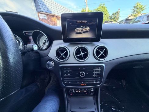 Used 2017 Mercedes-Benz GLA 250 4MATIC image 4