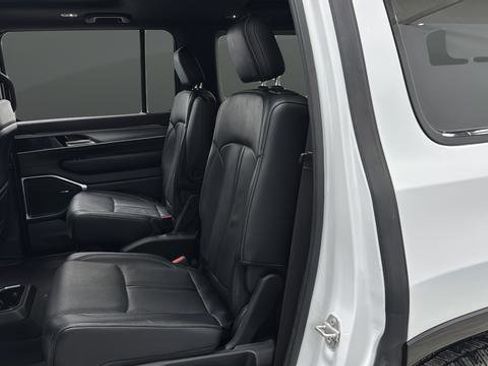 Used 2024 Jeep Wagoneer Series II image 23