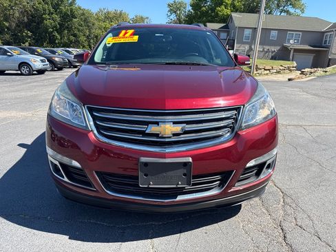 Used 2017 Chevrolet Traverse LT w/ Style and Technology Package FWD image 3