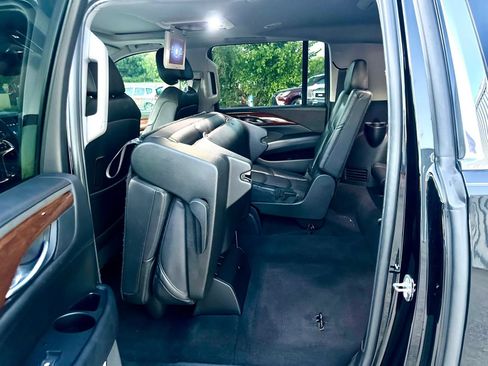 Used 2018 Cadillac Escalade ESV Premium Luxury AWD/4WD image 13