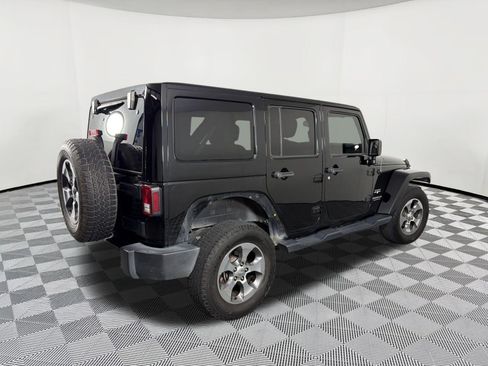 Used 2017 Jeep Wrangler Unlimited Sahara AWD/4WD image 9