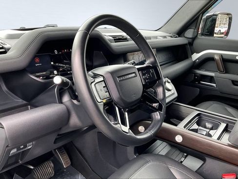 Used 2023 Land Rover Defender 110 X-Dynamic SE image 13