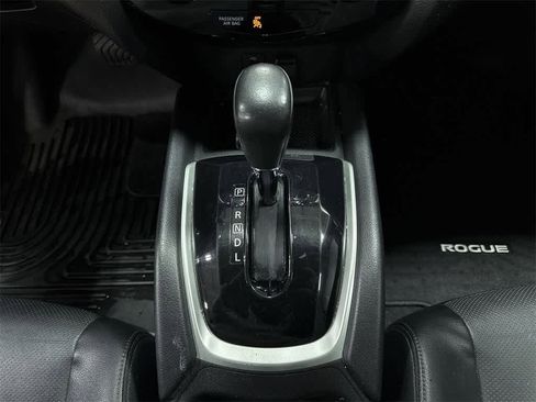 Used 2015 Nissan Rogue SL w/ SL Premium Package image 32