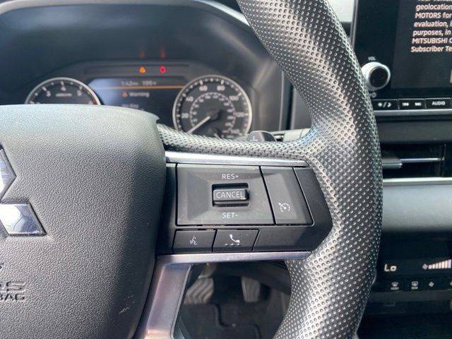 Used 2024 Mitsubishi Outlander ES AWD/4WD image 11