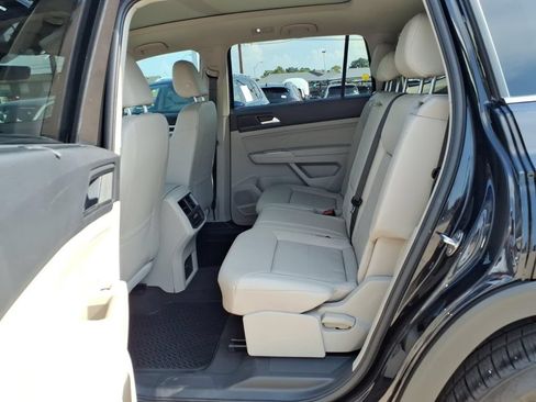 Used 2023 Volkswagen Atlas SE w/ Panoramic Sunroof Package FWD image 22