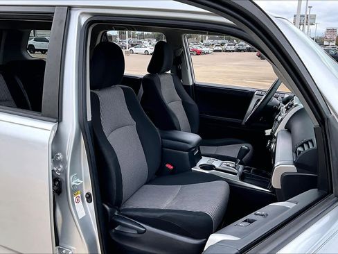 Used 2017 Toyota 4Runner SR5 image 8