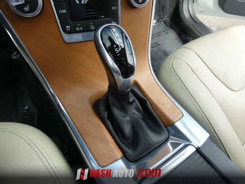 Used 2017 Volvo XC60 T5 Inscription w/ Preferred Option Package FWD image 57