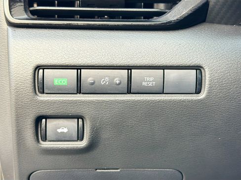 Used 2025 Nissan Sentra SV FWD image 31
