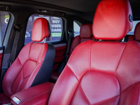 Used 2017 Porsche Cayenne S image 15