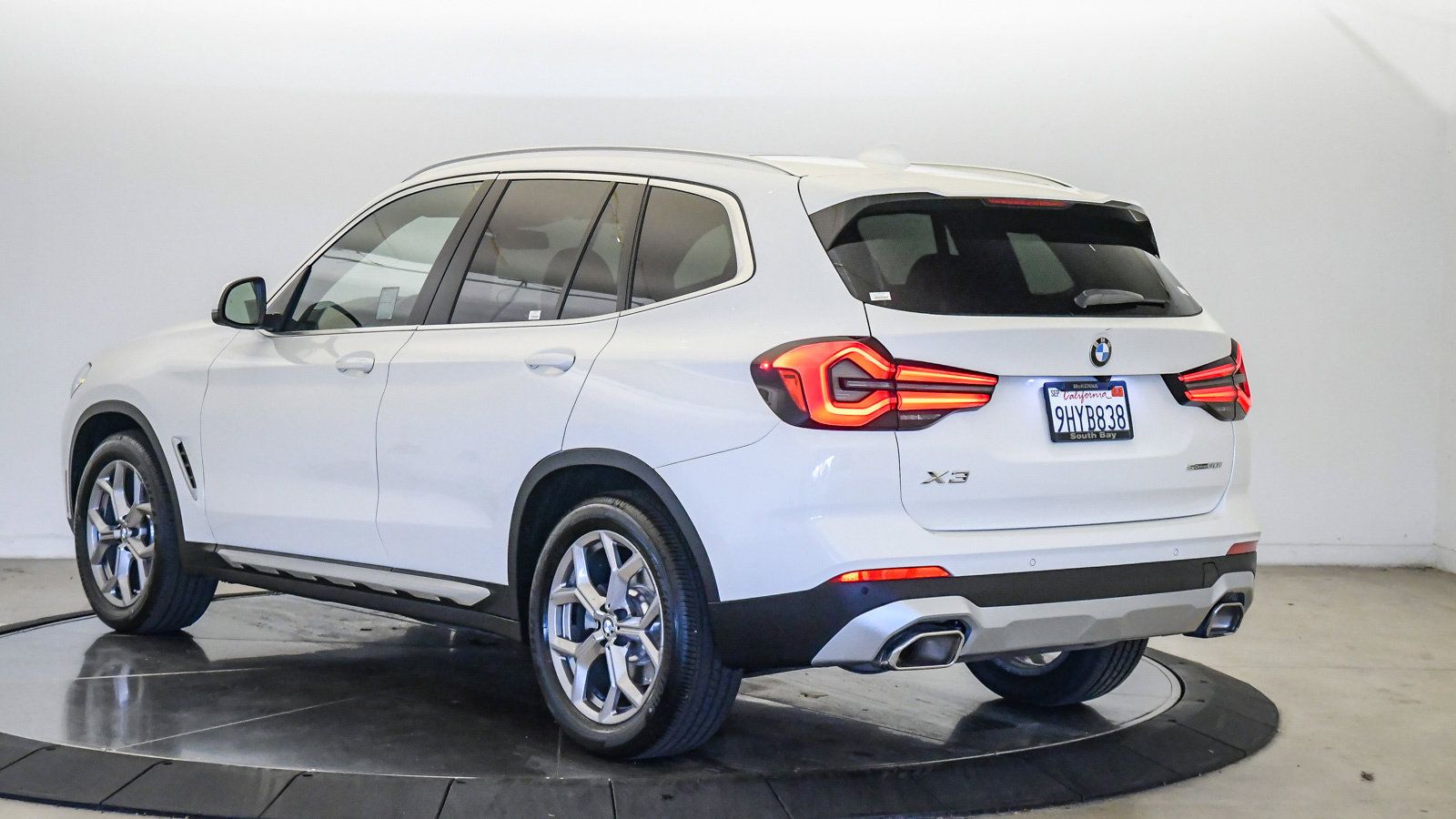 Certified 2024 BMW X3 sDrive30i w/ Premium Package RWD image 2