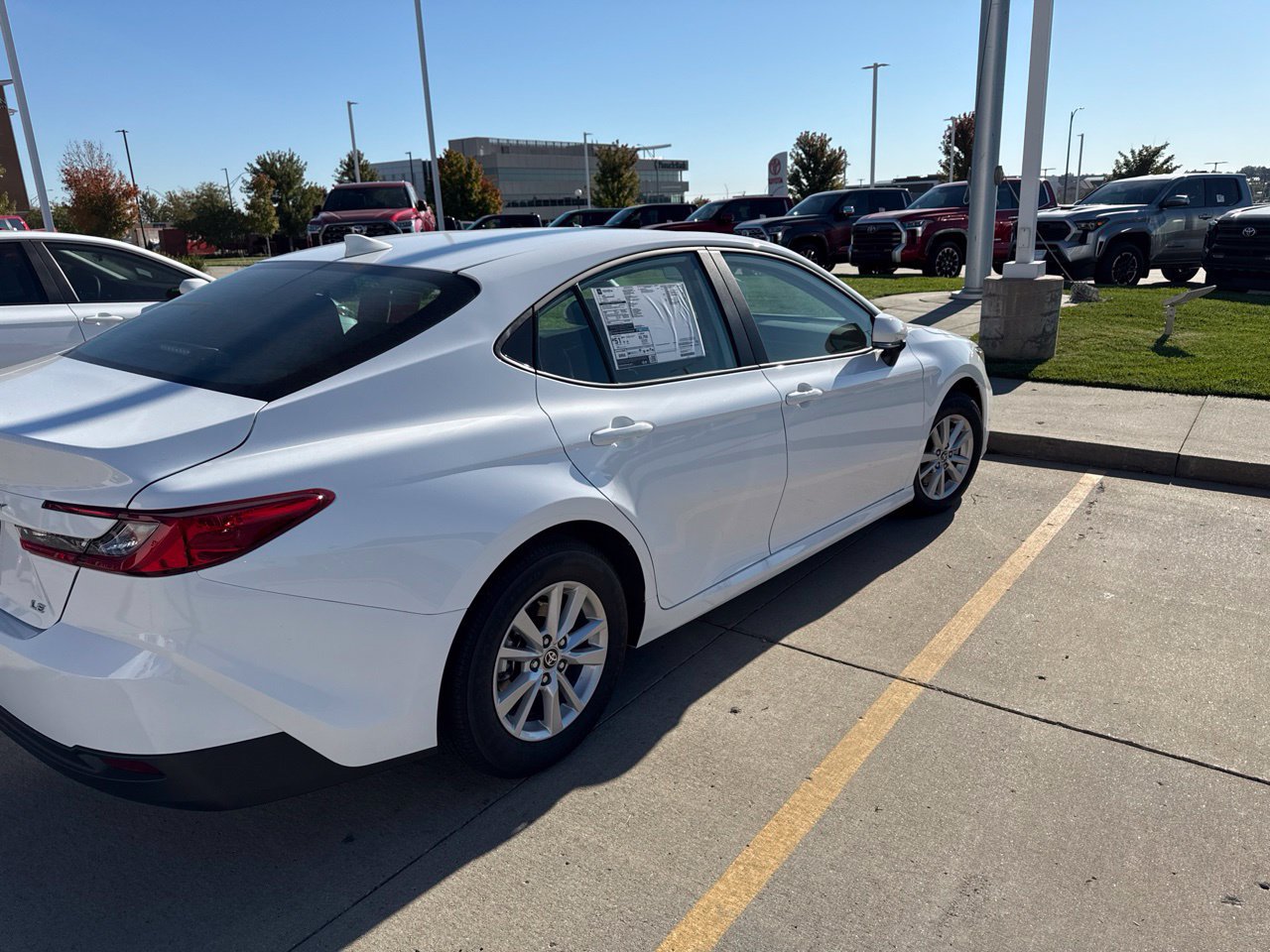 Used 2026 Toyota Camry LE w/ Convenience Package FWD image 4