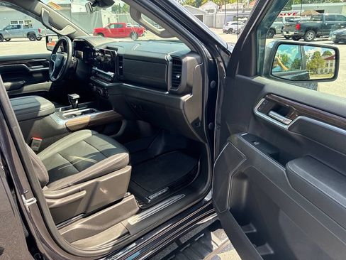 Used 2023 Chevrolet Silverado 1500 LT w/ Z71 Off-Road Package AWD/4WD image 9