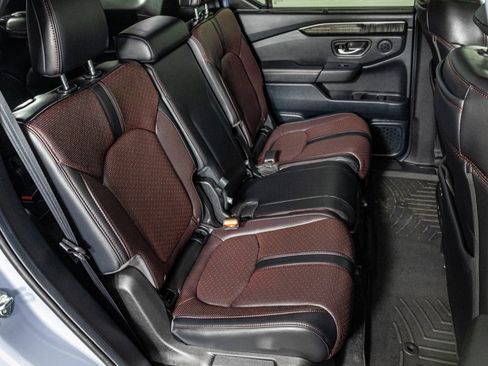 Used 2025 Honda Pilot Black Edition image 47
