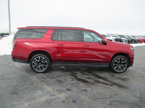 Used 2023 Chevrolet Suburban RST w/ Luxury Package image 5