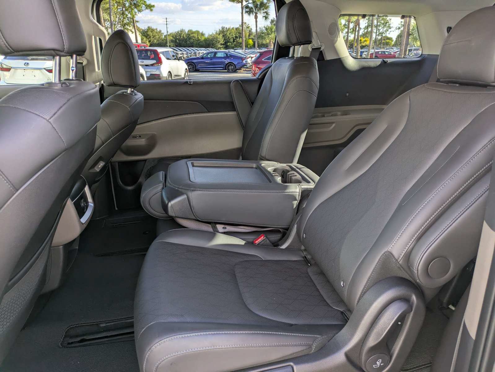 Certified 2026 Kia Carnival EX FWD image 12