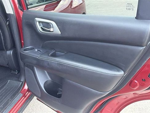 Used 2017 Nissan Pathfinder Platinum image 44