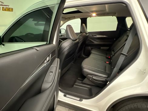 Used 2023 INFINITI QX60 Luxe w/ Cargo Package FWD image 5