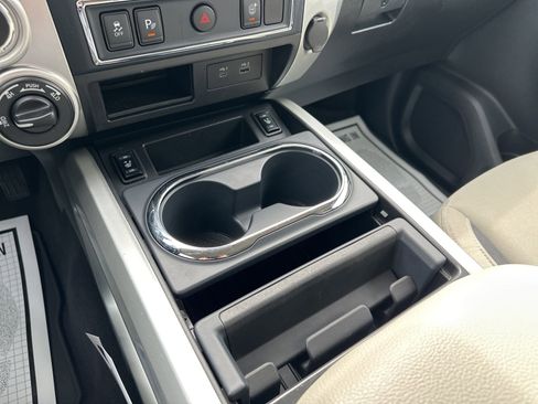 Used 2021 Nissan Titan SV w/ SV Convenience Package image 57