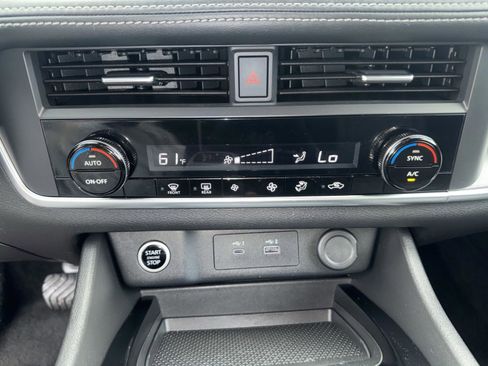 Used 2023 Nissan Rogue SV image 21