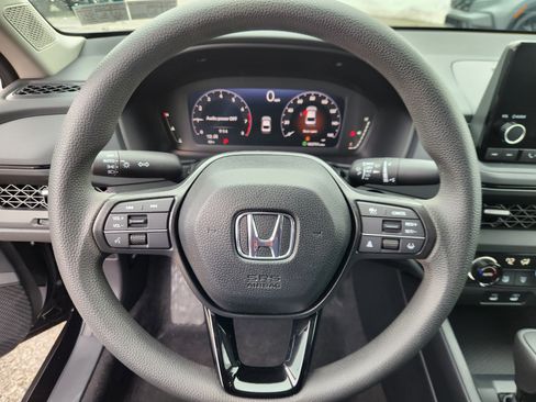 Certified 2025 Honda Accord SE image 9