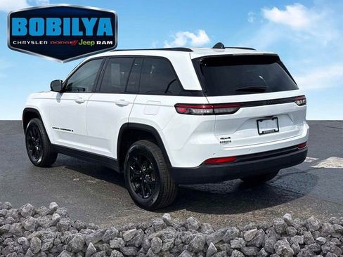 Used 2024 Jeep Grand Cherokee Altitude AWD/4WD image 4