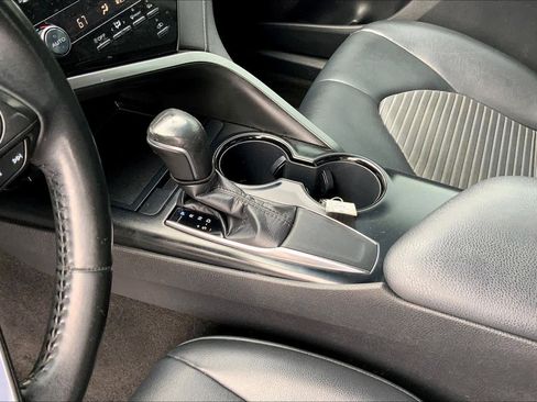 Used 2019 Toyota Camry SE w/ Convenience Package image 17