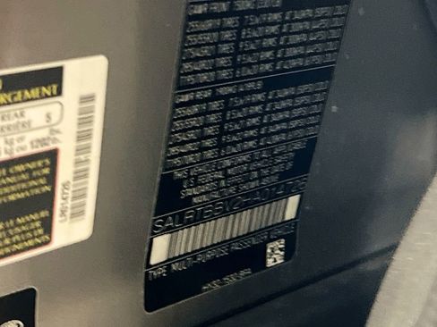 Used 2017 Land Rover Discovery First Edition image 30