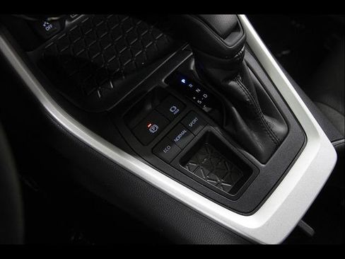 Used 2025 Toyota RAV4 XLE FWD image 16