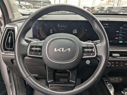 Used 2024 Kia Sorento S image 17