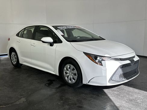 Used 2020 Toyota Corolla L image 3