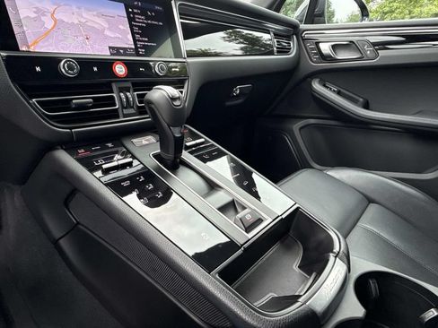 Used 2025 Porsche Macan AWD/4WD image 7