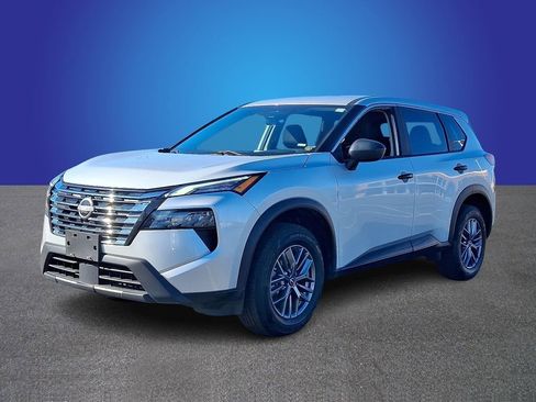 Used 2024 Nissan Rogue S image 3