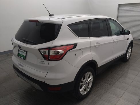 Used 2017 Ford Escape SE FWD image 9