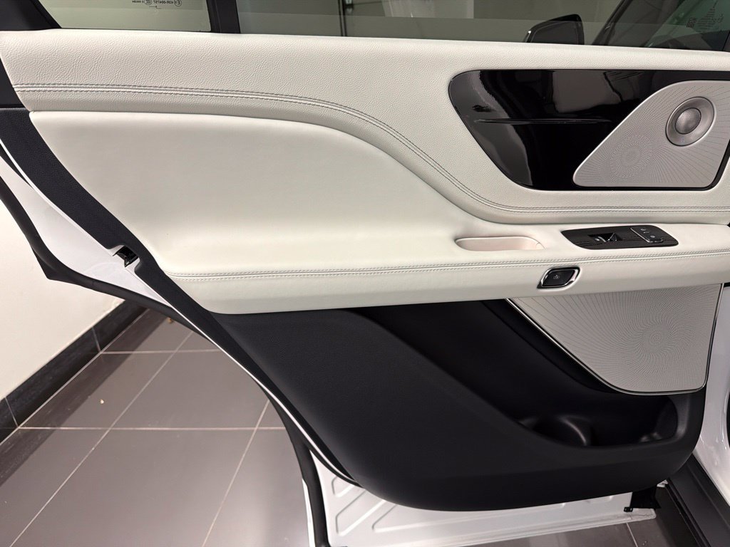 New 2027 Lincoln Aviator Black Label w/ Jet Appearance Package AWD/4WD image 39