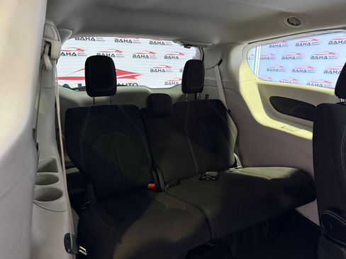 Used 2022 Chrysler Voyager LX image 44