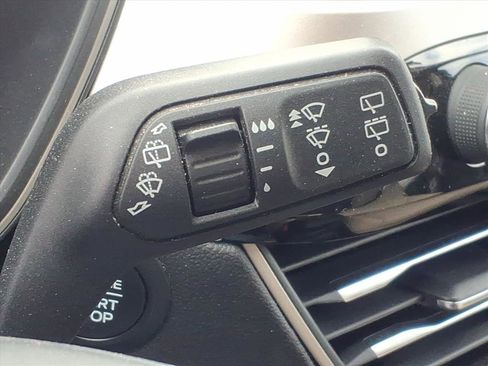 Used 2020 Ford Escape SEL image 19