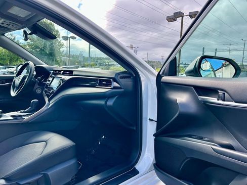 Used 2020 Toyota Camry LE FWD image 15
